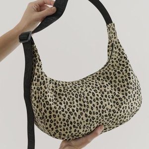baggu medium honey leopard crescent bag